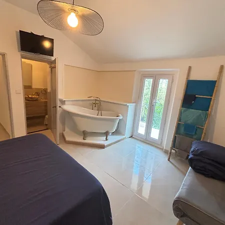 Belle Epoque Saint-raphael Bed & Breakfast 3*