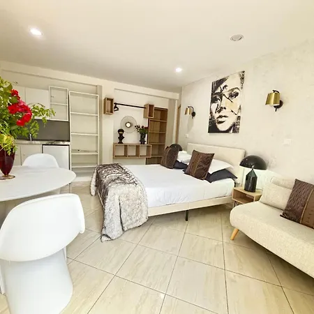 Belle Epoque Saint-raphael Bed and Breakfast 3*