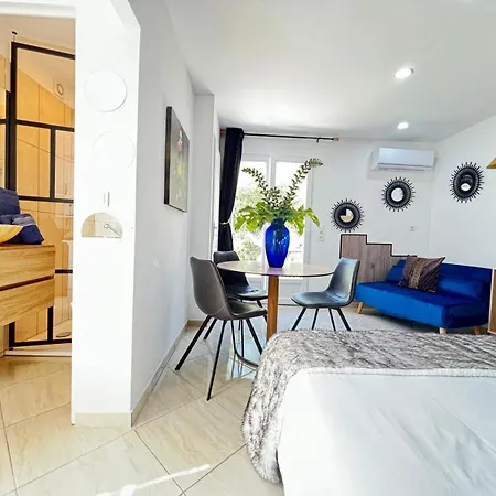 Belle Epoque Saint-raphael Bed and Breakfast