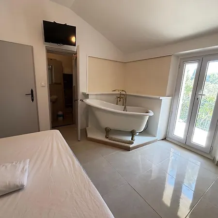 Belle Epoque Saint-raphael Bed and Breakfast