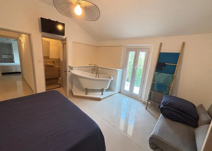 Belle Epoque Saint-raphaël Bed & Breakfast 3*